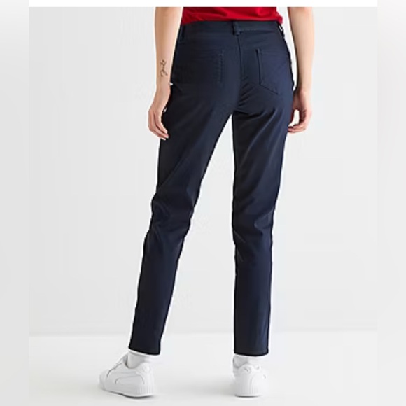 IZOD Womens Juniors Skinny Flat Front Pant in su navy size 0 - Picture 2 of 5
